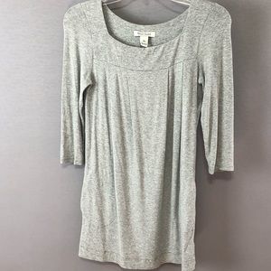 WHBM Woman’s Top in Gray. SZ XS